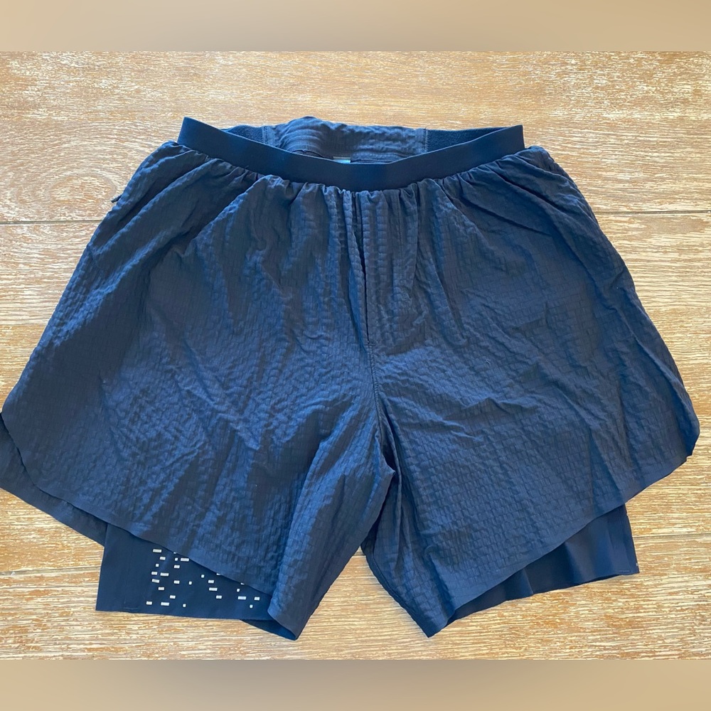 Men’s Small Lululemon Surge Lined Shorts 6”